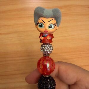 Lady Tremaine Beaded Pen – Disney Villains Cinderella Doorables Flocked Hair Pen